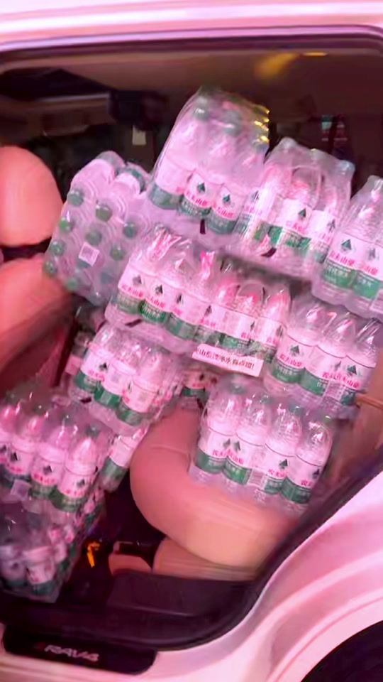明烽梅花山矿泉水批发