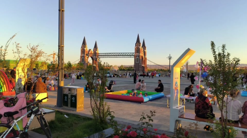 布尔津七彩小镇汽车营地 - 抖音