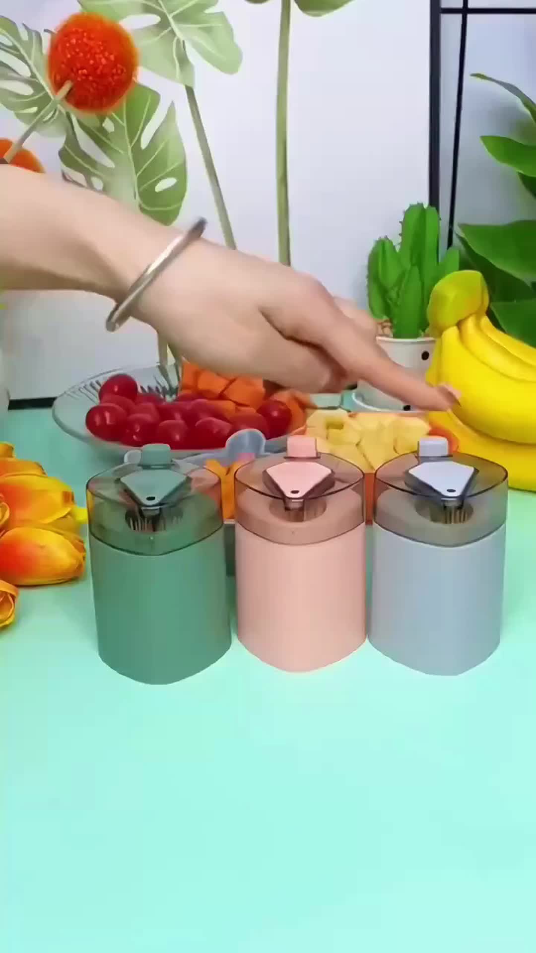 按压式牙签筒,按压牙签自动弹出,方便实用#生活好帮手