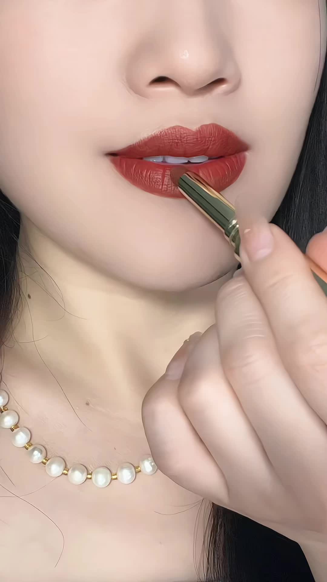 裸色唇膏试色(裸妆唇膏什么颜色)