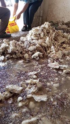 老兵两兄弟今天又下山一吨油了填满池子了猜猜一包有多少斤平均一包油