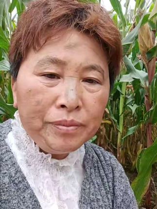 前几天刮大风,刮倒五六亩,现在都倒倒水里啦,更不好弄啦?农民真难呀,老天爷也给开玩笑。