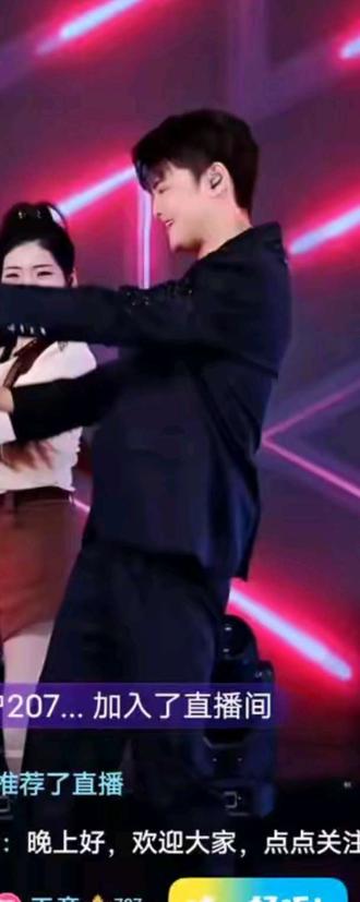 #直播录屏#姐弟俩的跳《新疆舞蹈大花轿的舞蹈》@峰峰🍁707 @峰峰优选 @小峰子🍁 @峰颖夫妇(二胎月子中) @二姐筱丹🍁⁷⁰⁷