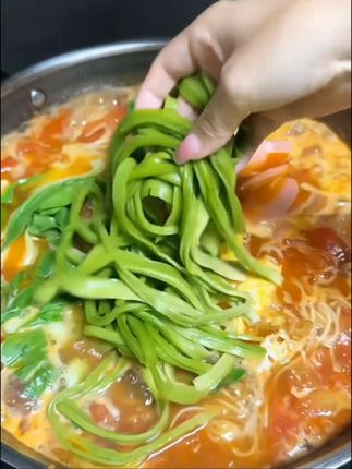 无叶贡菜干,吃起来脆嫩脆嫩的,拿来刷火锅,做剁椒贡菜都很好吃呢#贡菜干#无叶贡菜干#手工晾晒#嘎嘣脆
