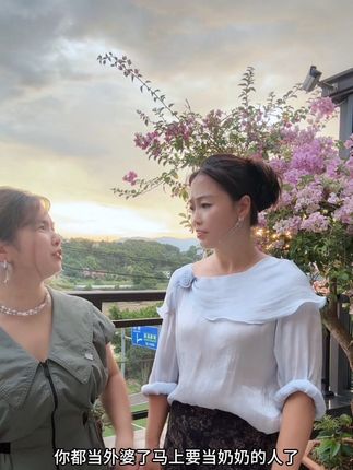 护肤品一定要选对:选择不对努力白费:这套美白 祛斑抗皱补水套装非常好用:你们有皮肤暗黄.斑斑点点的姐妹赶紧用起来:他有美白:祛斑.抗皱哦:拍五件套更划算更完美哦#护肤 #美白祛斑#抗老 #轻松拥有好皮肤 #好物推荐🔥