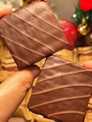 #唇动 新出的提拉米苏味小蛋糕真的好好吃!入口香浓丝滑绵软细腻,当早餐下午茶都很不错!#巧克力 #蛋糕 #提拉米苏 #甜品