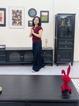 美式复古的家,真的好有电影感啊,又是被新家治愈的一天#美式风格 #复古装修 #客厅搭配 #实木家具 #展厅实拍