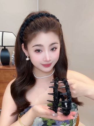 小香风手工串珠发箍,一戴一推就有高颅顶 经典黑色一年四季都可以用,气质百搭不挑人#谁戴谁好看 #发箍这样戴好美 #高颅顶显脸小