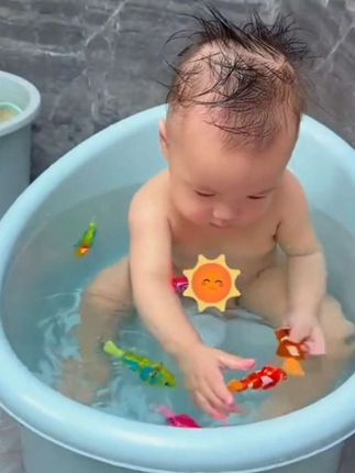 儿童电动仿真玩具鱼,宝宝洗澡戏水宠物鱼,游泳感应发光摇摆小鱼#儿童电动仿真玩具鱼#好东西一起分享@巨量千川
