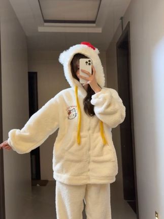 比冬天来得更早的是好朋友的爱#也太可爱了吧 #睡衣控 #hellokitty #睡衣 #睡衣穿搭