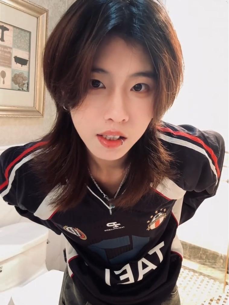 超级有少年感的一件衣服 #中性风穿搭 #少年感穿搭 #早秋穿搭#不费力穿搭 #ootd穿搭