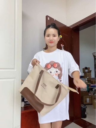 超有质感的大容量帆布托特包,一眼就爱上了!提着很休闲又百搭,而且是大容量的不管是上学 逛街还是外出通勤都合适,时尚百搭,超好看!#大容量手提包#帆布包包