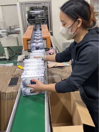 这款大包抽纸,很推荐大家囤一箱用用,纸张五层加厚,柔软细腻亲肤,不掉渣不掉屑#抽纸