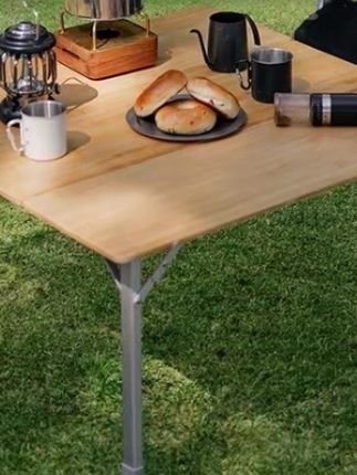 这个桌子太方便了,不用安装,直接打开就能用。桌面是加厚高密度竹面板,环保耐用,易打理。桌腿是铝合金材质,可以自由伸缩,调节高度。收纳起来也简单轻松,而且体积小巧,方便携带,不管是家里用还是带出去露营都特别合适,关键价格也很实惠,赶紧入手一个吧!#户外装备 #户外用品 #折叠桌 #户外休闲 #折叠桌推荐