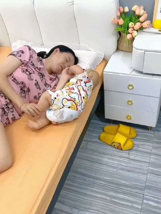 一定给宝宝备一个好的爬行垫,不会担心从床上沙发上掉下来,2厘米厚度,没有气味,适合小宝宝不占空间#母婴好物#宝妈 #爬行垫 #母婴 #宝宝用品 防摔床边垫加厚宝宝泡沫地垫防潮长条地垫防掉床爬行垫窗台垫整张