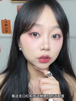 夏天的葡萄碎冰冰真的很好看,滋润又不沾杯#口红试色 #平价口红 #向日花唇蜜