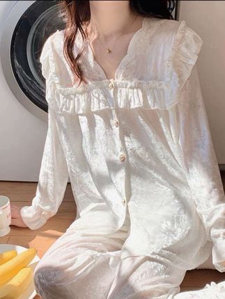 带胸垫金丝绒睡衣女春秋款2025年新款荷叶边法式长袖家居服套装#穿搭穿搭 #睡衣家居服 #家居服睡衣 #家居服套装 #服装