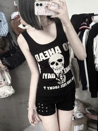 你的眼里有些污浊所以掉眼泪也没关系 等眼泪冲走悲伤就好好吃饭吧 _ ̫ _