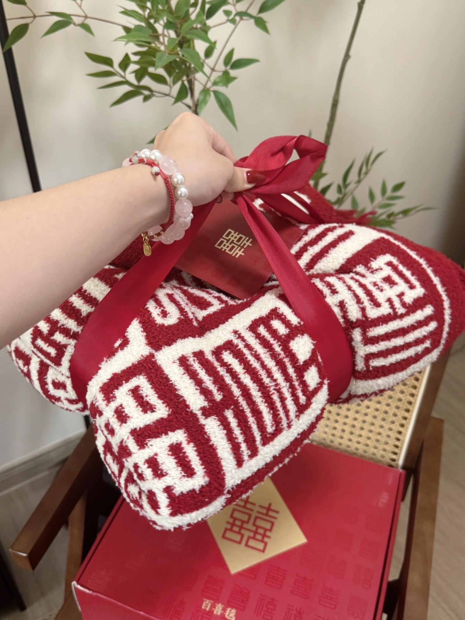 什么时候结婚 高低给你安排。#新婚礼物 #百喜毯 #结婚礼物送闺蜜推荐 #新婚大喜 #陪嫁用品