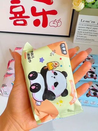 外出带娃包里最需要的就是这种婴儿湿巾了!还是这种中包的,一包25抽外出带娃一天带一包就够了!#婴儿湿巾 #便携婴儿湿巾