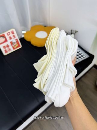 秋冬袜子就穿这种小白袜,新疆长绒棉舒适又透气,上脚也是特别百搭!#袜子 #小白袜 #中筒袜 #百搭袜子