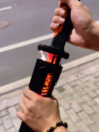 O/呵【火花短光剑】出鞘火花流光变色剑气音效男孩生日礼物儿童玩具#光剑 #酷炫 #男人玩具 #新奇特玩具 #火花光剑