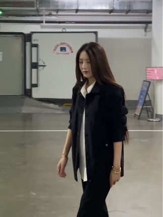 #皮夹克外套 #秋冬穿搭 生活如河 自己就是自己的船