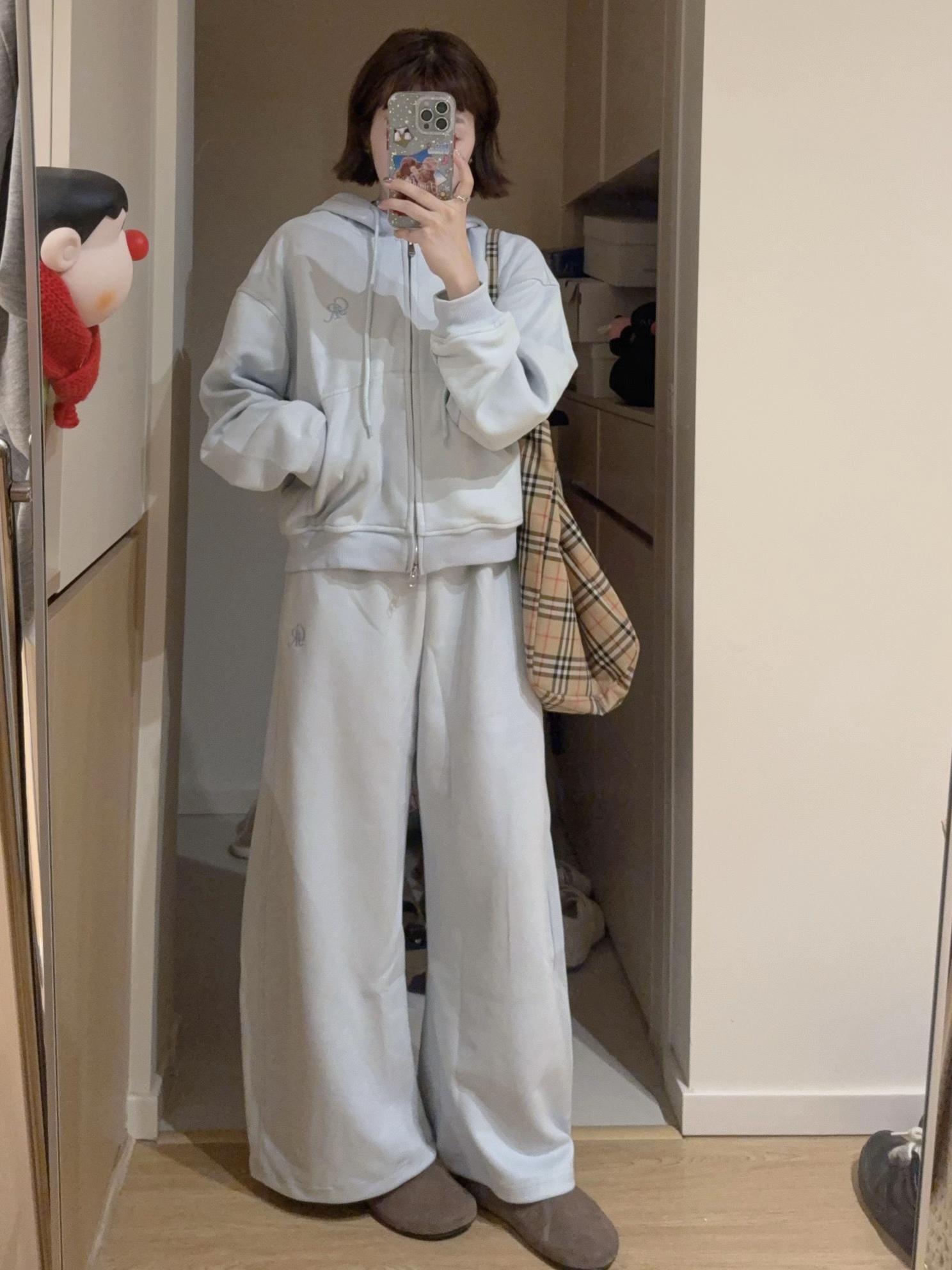 卫衣套装。#今日穿搭 #出游穿搭 #通勤穿搭 #慵懒风穿搭 #ins穿搭