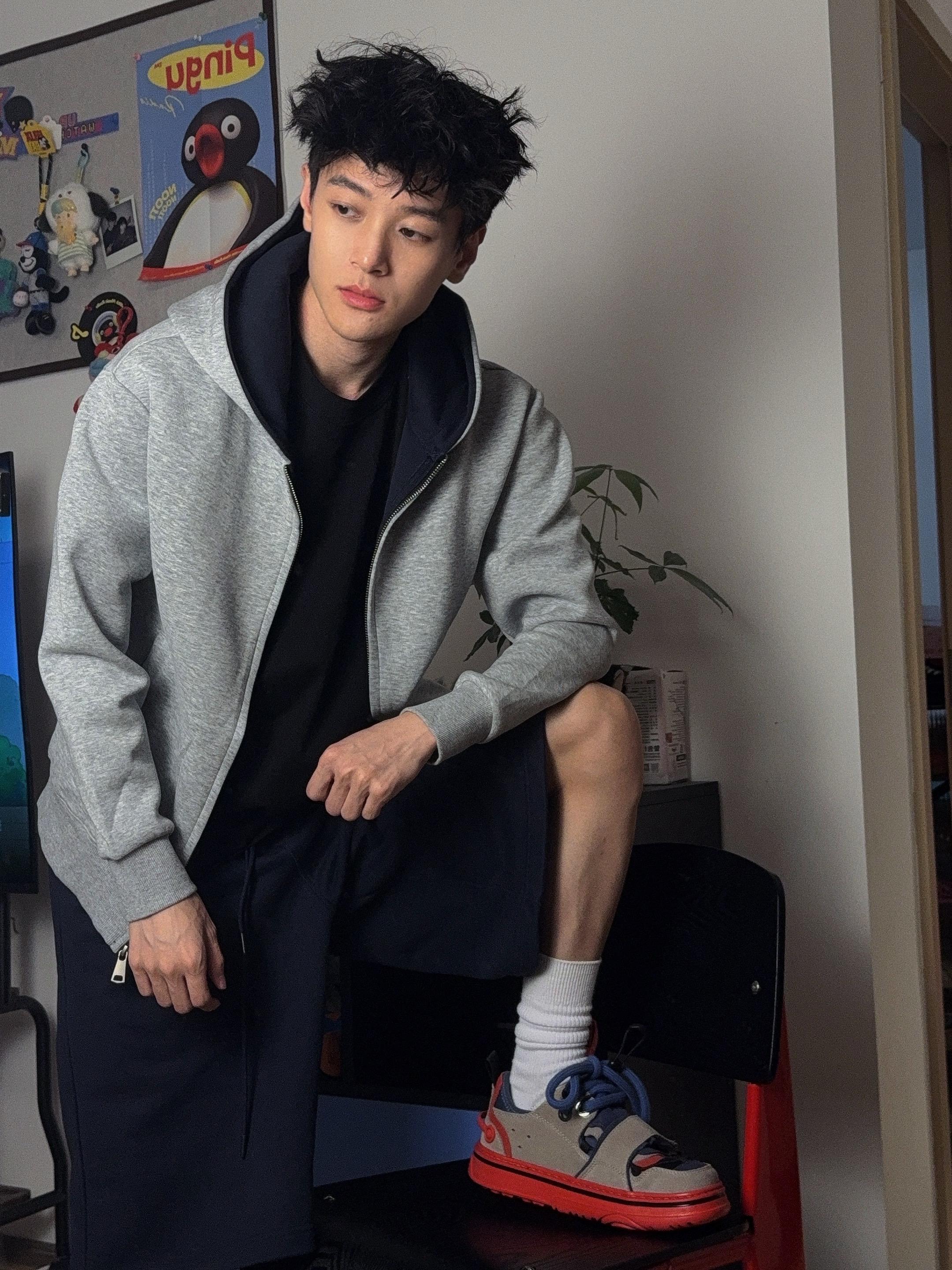 到了穿卫衣的季节啦! #今日穿搭 #男友穿搭 #简约穿搭 #卫衣