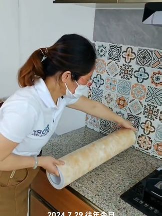 加厚厨房防水防油大理石纹PVC贴纸自粘锡箔纸现代橱柜墙壁耐高温#大理石贴纸##耐高温##防油贴纸 #厨房好物 @DOU+小助手