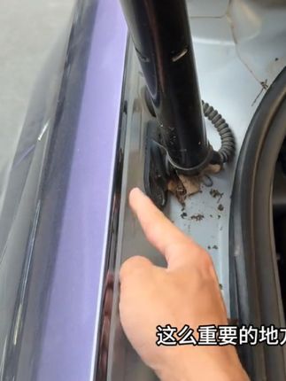 咱们长安的后备箱缝隙大,容易进灰尘落叶,灰尘水渍堆积,很难打理,可以安装上后备箱密封胶条,完美解决这个问题#后备箱密封条 #密封条 #长安 #汽车用品