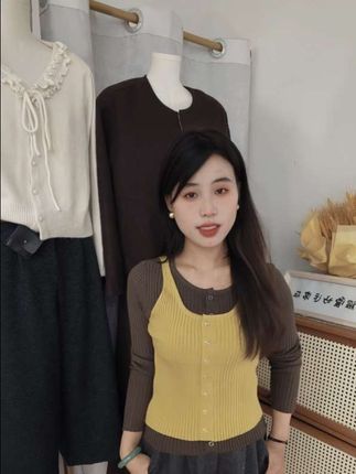 我没有多瘦也没有多漂亮 榆木脑袋 还路痴 心思敏感 情商还低 我只需要一个人站在我身边 告诉我 我的开心比对错重要#今天穿什么