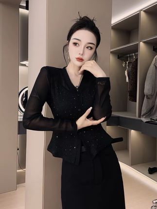 #新款上新#百搭上衣#时尚洋气#面料柔软舒适#谁穿谁好看