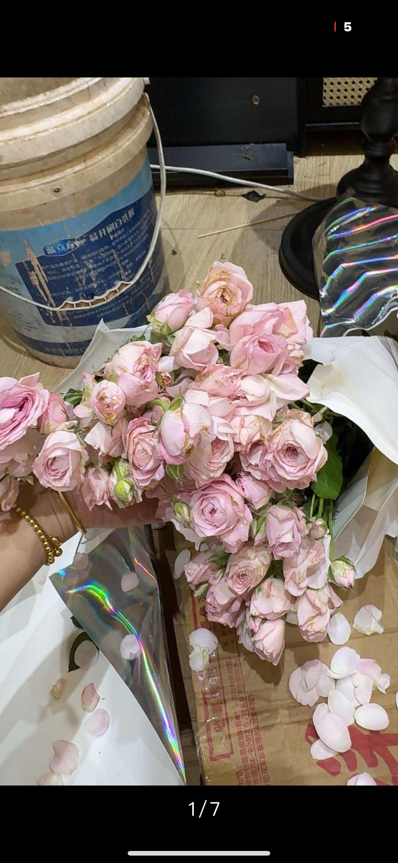 非常不好不要买,到货全部坏的不售后,说什么没到赔付金额,请问这个花给你你能用吗???一早拖着不处理,只退一半我一只都没用上,一直不处理过了好几天就说退回去给我退,你怎么不早说?不要买!谁买谁后悔! 物流包装:差 新鲜度:不好 卖家服务:差 整体评价:不好#我在抖音买买买