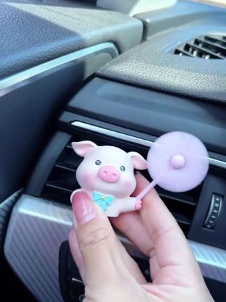 风车猪猪中控台摆件#新奇特玩具 #汽车好物 #汽车用品 #车载好物 #中控台摆件