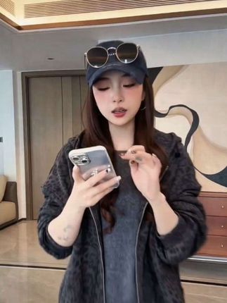 C09159美式时尚设计感宽松潮流百搭长袖连帽豹纹卫衣外套#休闲穿搭 #随性穿搭 #潮流服饰 #百搭外套推荐 @DOU+上热门 @DOU+小助手