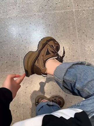 小怪兽老爹鞋女 秋季爆款小怪兽老爹鞋,复古与潮流的完美碰撞,每一步都踩出个性风采。👟 #哎呦喂你鞋真好看#老爹鞋#休闲运动鞋#便宜又好穿#源头实力厂家 #哎呦喂你鞋真好看