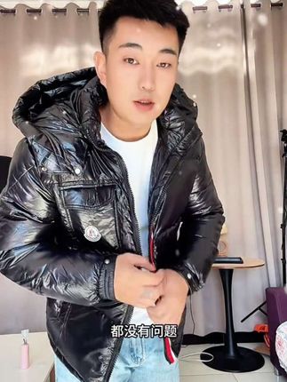 #美出高级感 MONCVARSAEC/蒙口瓦萨琪冬季双拉链彩虹条免洗亮面白鸭绒羽绒服#冬季穿搭 #谁穿谁好看 #羽绒服#创作灵感 @抖加🔥上热门🔥dou+🔥热点宝 @巨量千川