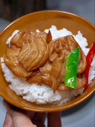 豆耳炒肉 长得像肉,却不是肉,吃起来比肉还香,拿来凉拌,炒菜,涮火锅都非常好吃#豆耳炒肉 #妈呀太香了 #城头阿婆