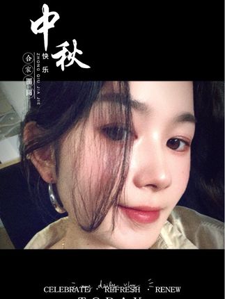同款耳圈在橱窗