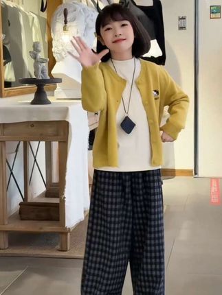 女童毛衣开衫外套春秋季宽松格子阔腿裤三件套#高品质童装 #春秋穿搭 #女童套装 #开衫外套 #格子裤