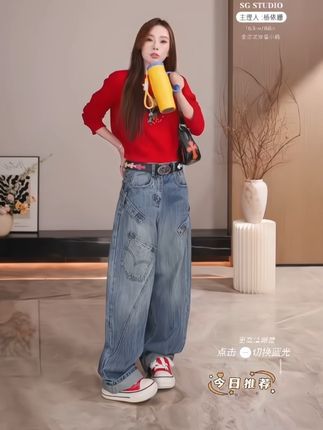 超重工工装牛仔裤来啦,不规则拼接设计 ,弯刀裤型 姗姗自留款 ,版型超好挺阔有型 ,超百搭 ,搭啥都好看哦#弯刀裤 #百搭神裤 #秋冬穿搭