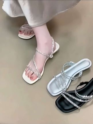 #夏季凉鞋 #穿出高级感 #夏季新品 #凉拖鞋 #百搭鞋子