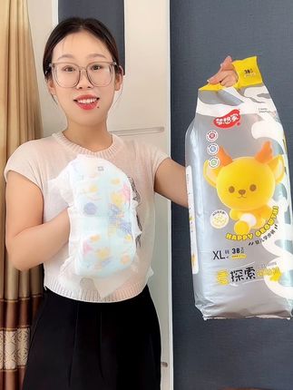 早知道有这么薄的纸尿裤,还给娃穿什么洞洞裤?这款#梦想家纸尿裤 专为怕闷怕热的宝宝设计的超薄透气空调裤,面层添加益生菌养护层,又是尿便双吸,锁水能力强,宝宝穿久了屁屁也是干爽不黏腻,现在加量大包装才这个价,好穿又不贵#超薄透气纸尿裤 #尿不湿 #拉拉裤 #尿不湿