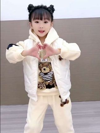 #女童套装 #卫衣套装 #秋冬穿搭 #潮酷穿搭 #萌宝穿搭