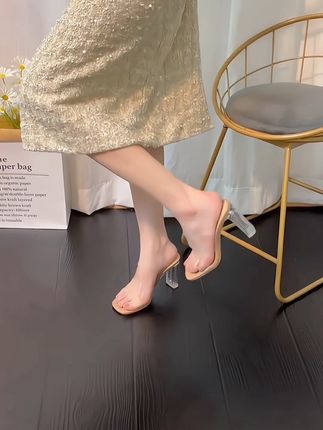 #夏季凉鞋 #穿出高级感 #好穿不累脚 #轻奢女鞋 #优雅气质