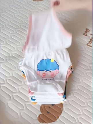 宝宝一出生就给穿这种#高腰肚围 ,护肚不着凉,一体式不卷边,暗扣设计更换尿不湿也方便,夏天给宝宝穿一个这样的护肚围,再也不怕宝宝踢被子着凉了,准备#待产 和家里有娃的姐妹可以安排!#一体式肚围 #宝宝用品 #带娃好物