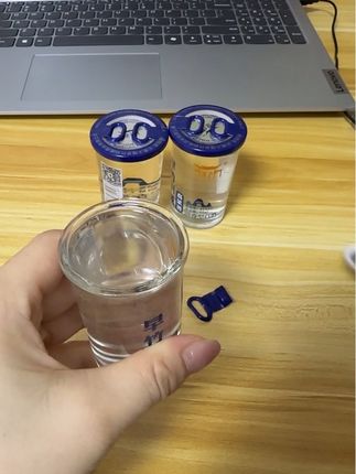 滴滴纯粮酿造,六种粮食酿造而成,42度清香型白酒,一杯一两,12杯一盒#白酒