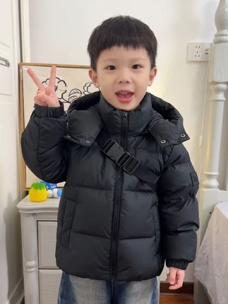 到底多大的才能入得了婆婆的法眼啊,羽绒服这么宽松明明就够了啊#儿童羽绒服 #一件过冬 #保暖又好看 #巴拉巴拉 #高品质童装