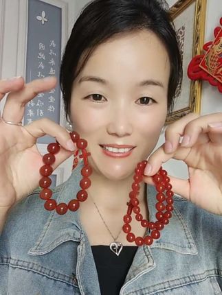 这款红玛瑙玉石手链,选用精品料,戴起时尚百搭,显白衬肤色,我100斤戴小号中号合适!胖一点姐妹或弟兄戴大号合适!#红玛瑙手链#玉石手链#时尚百搭#显白衬肤色